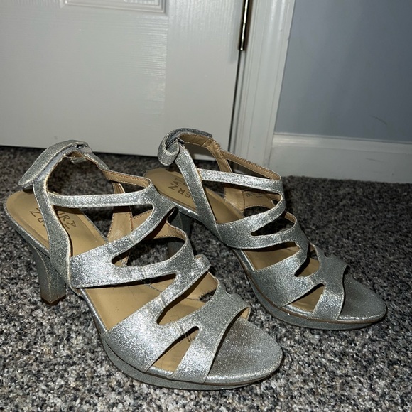 Naturalizer Silver Heels - Picture 2 of 2